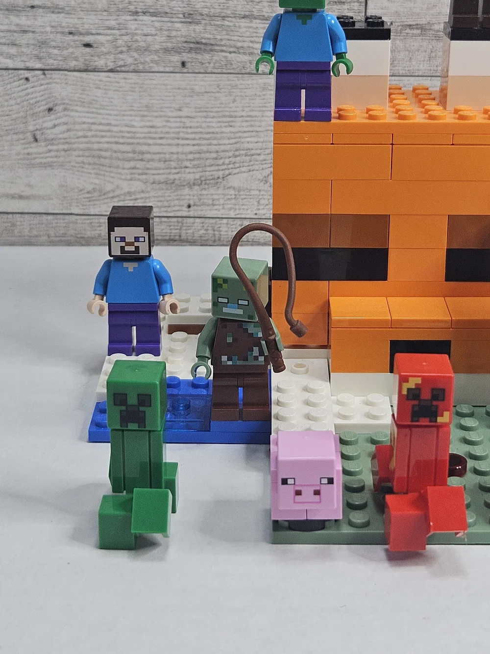 Minecraft LEGO Set with 11 Figures and Accessories